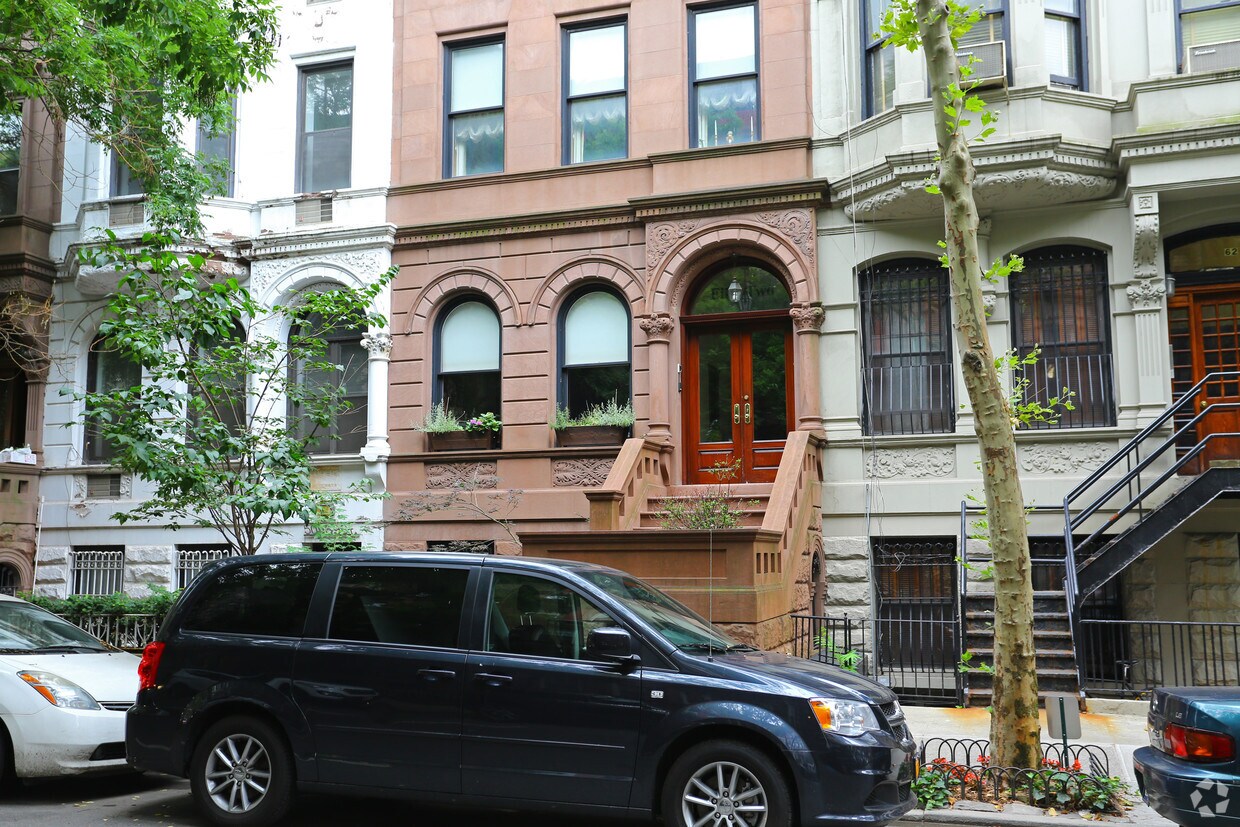 Foto del edificio - 52 W 69th St