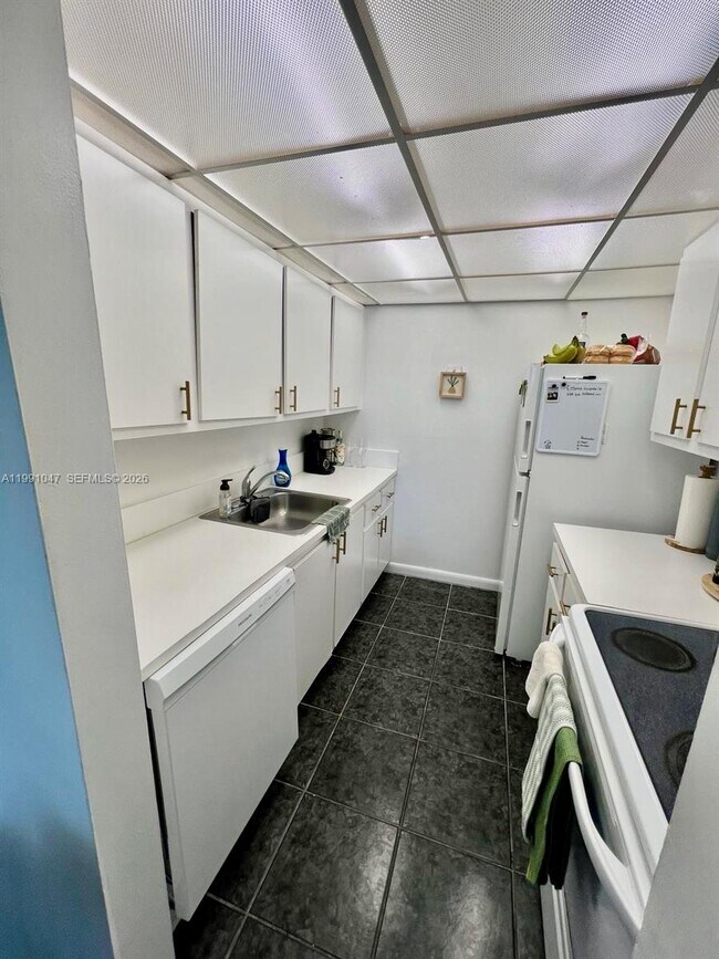 Foto del edificio - 2350 NE 135th St