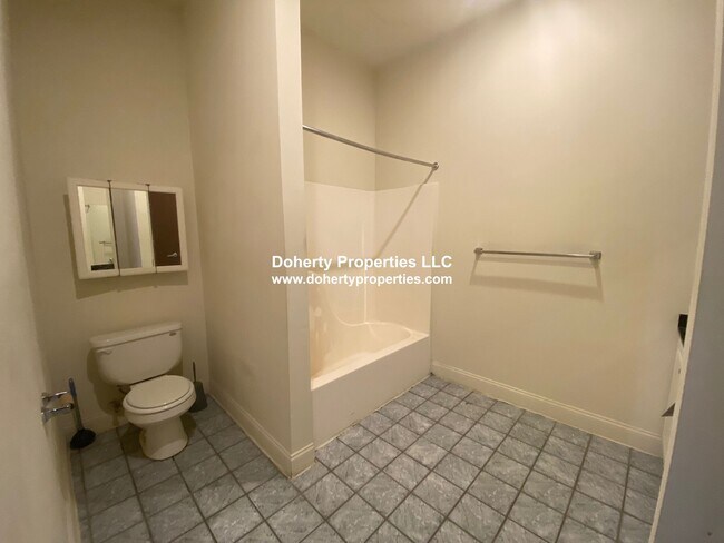 Building Photo - 305 Dutton St