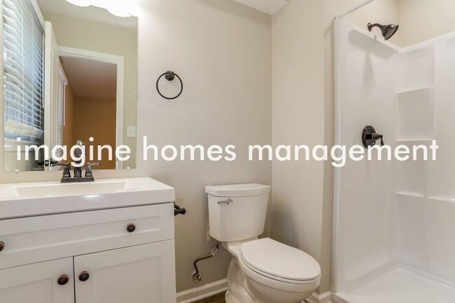 Building Photo - Beautiful 4 Bed 2.5 Bath Overland Park Home