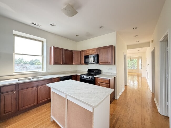 Building Photo - 2537 N Kildare Ave
