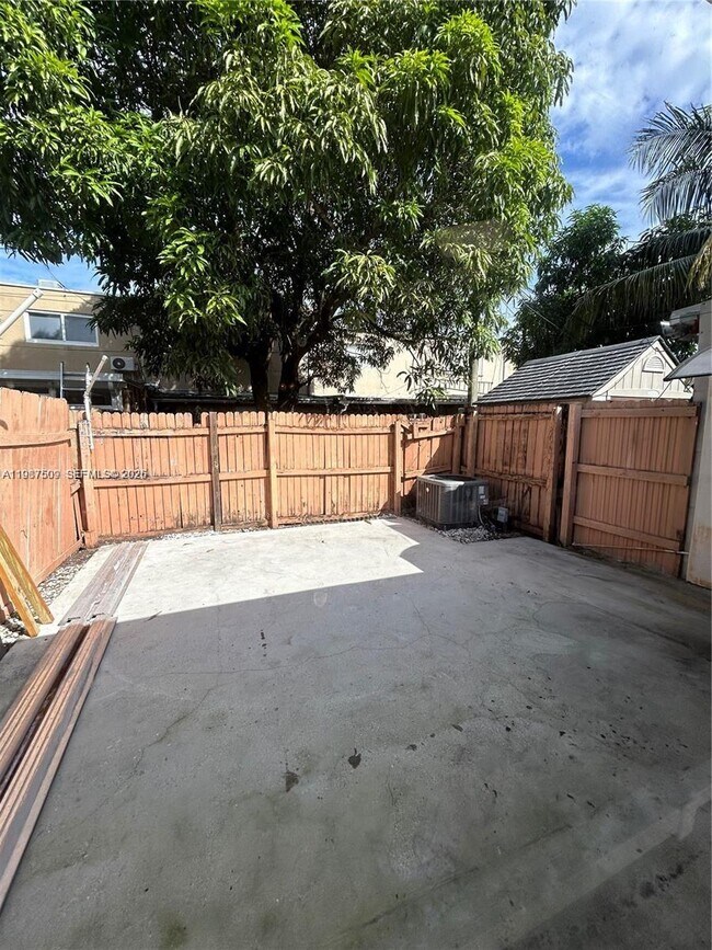 Foto del edificio - 5469 NW 170th Terrace