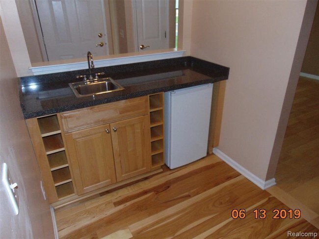 Building Photo - 41740 Brownstone Dr