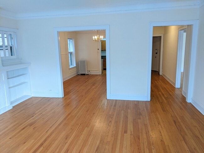 Building Photo - 725 Hinman Ave