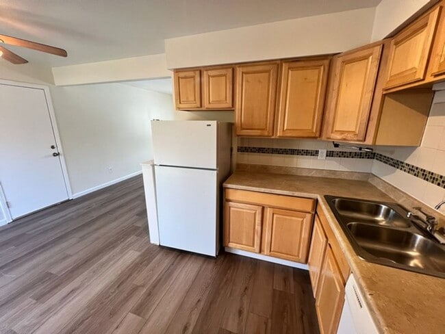 Foto del edificio - Refreshed Two Bedroom Sparks Duplex