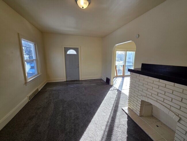 Building Photo - 823 Florida Ave