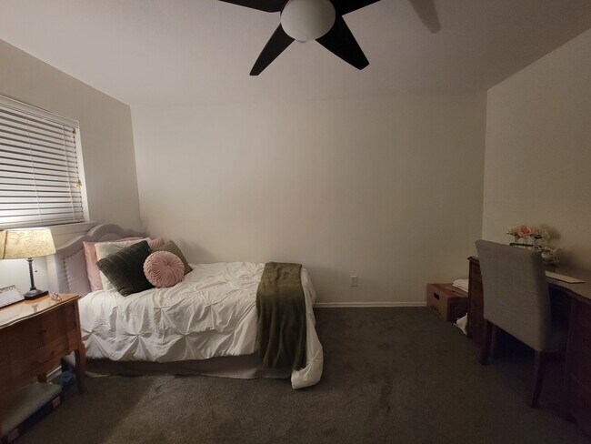 Foto del edificio - 3163 Whirlaway Rd