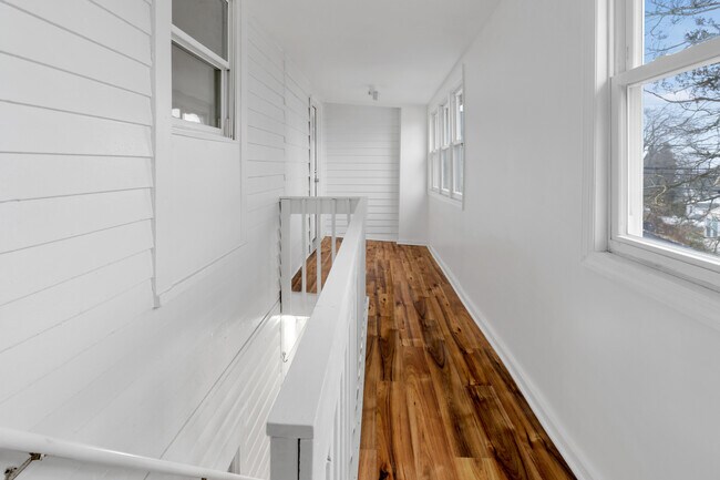 Foto del edificio - 97 Fenner Ave