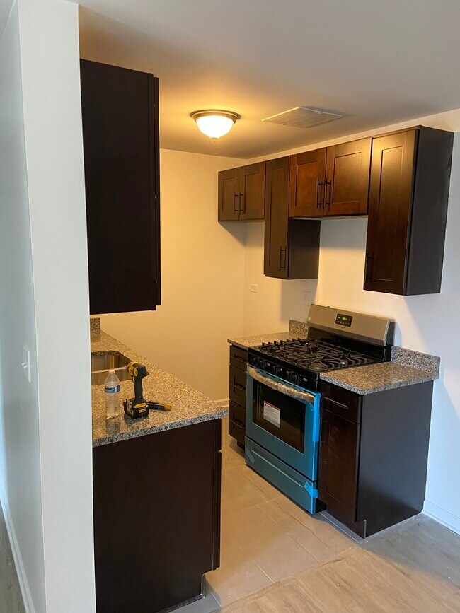 Foto del edificio - 851 Blossom Ln