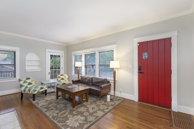 Foto del edificio - 3008 Blakemore Ave