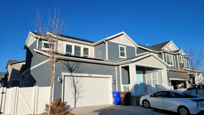 Foto del edificio - 3 bed 2.5 bath home for Rent. Pet Friendly!