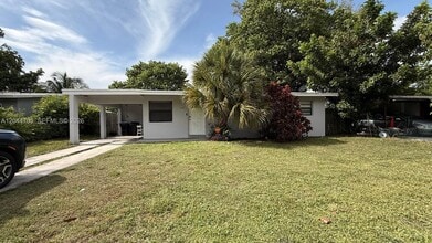 Building Photo - 1525 NW 18th Ct