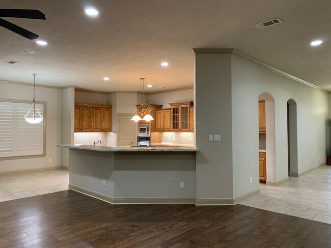 Building Photo - 5001 Fairfield Ct