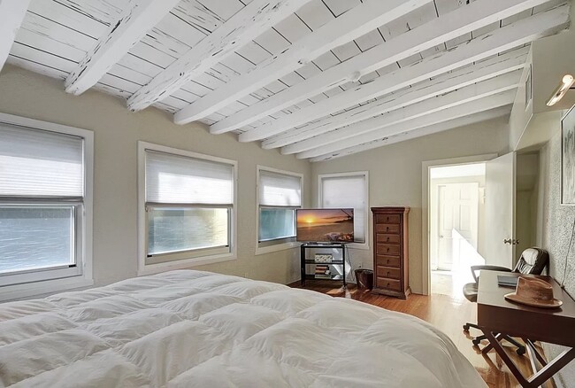 Building Photo - 416 El Prado