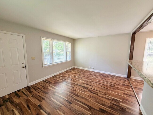 Foto del edificio - Move-In Ready 3BR Rental with Spacious Yard & Deck