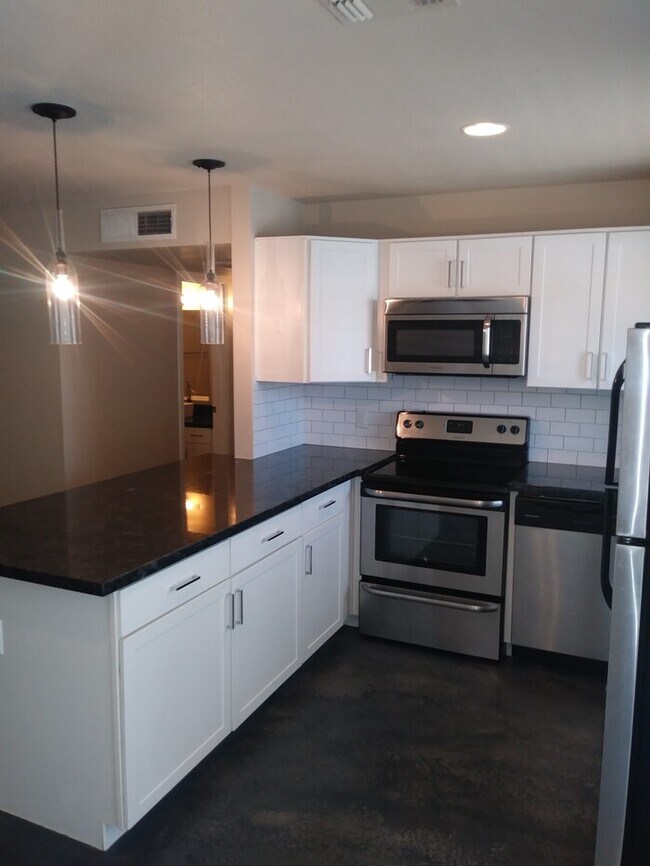 Building Photo - Urban Chic Two-Bedroom For Lease!!