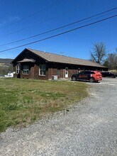 Building Photo - 504 E Valley Rd