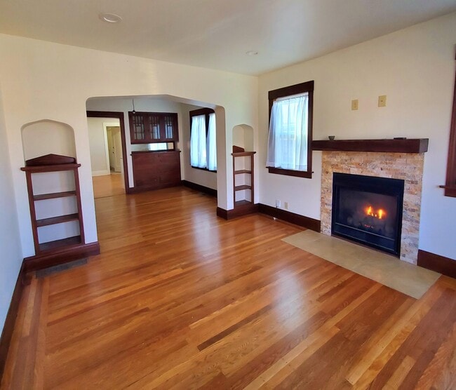 Building Photo - 806 Vincente Ave