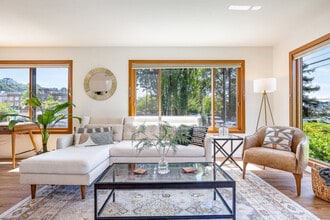 Building Photo - 2028 Fairview Ave E