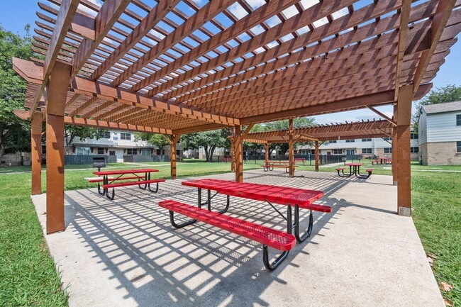 Pergola Area - Buena Onda on Marshall