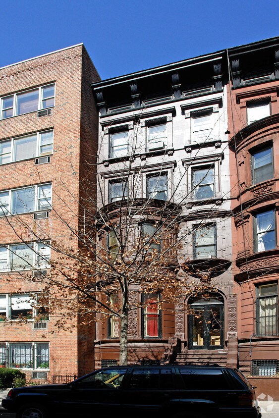Building Photo - 39 W 71st St