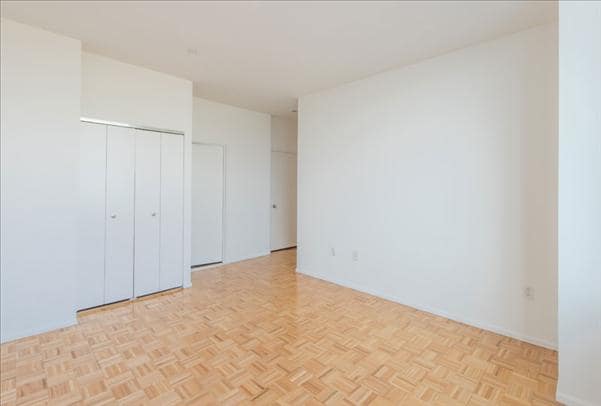 Building Photo - 322 E 11th St