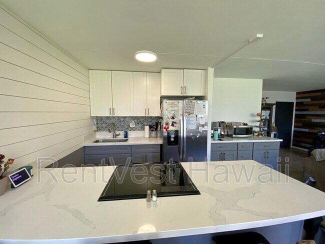 Foto del edificio - 95-21 Kuahelani Ave