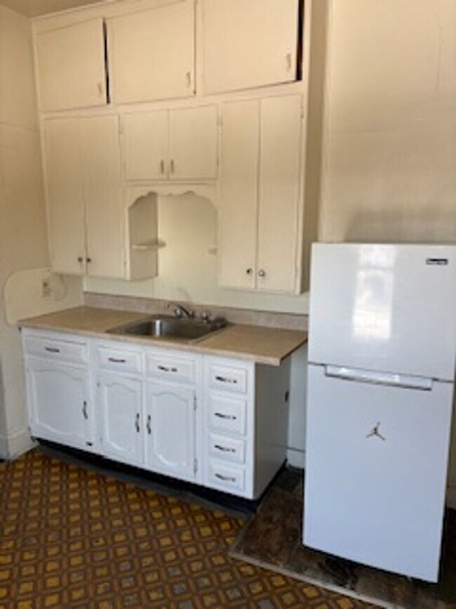 Foto del edificio - 305 1/2 Ricker St - Apt 3