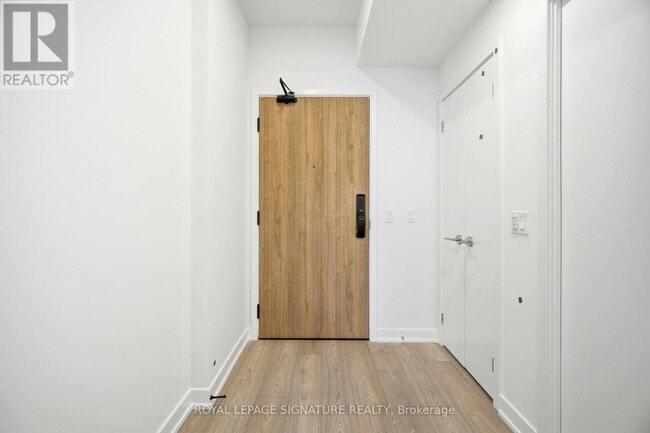 Building Photo - 1 Fairview Rd E