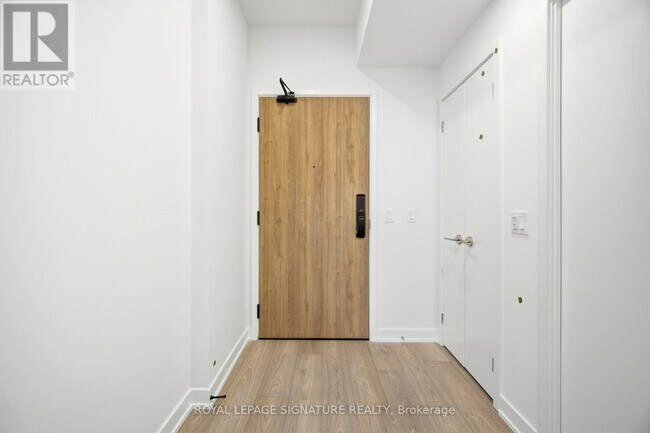 Photo du bâtiment - 1 Fairview Rd E