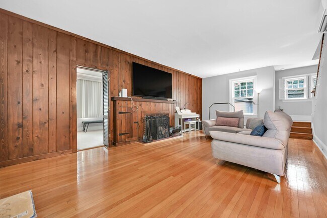 Foto del edificio - 220 Emmett Pl