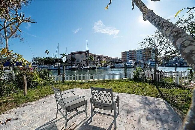 Building Photo - 245 Boca Ciega Dr