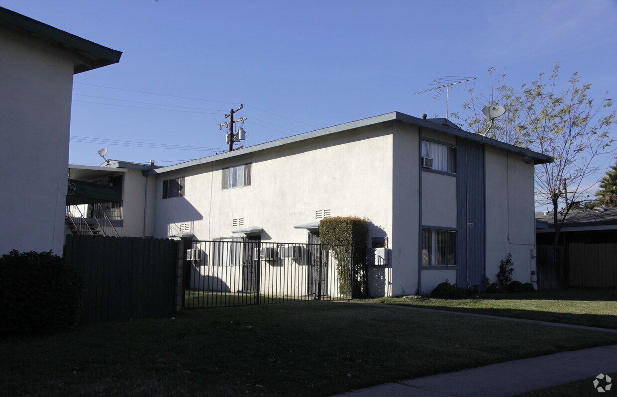 Primary Photo - 737 N Palmetto Ave
