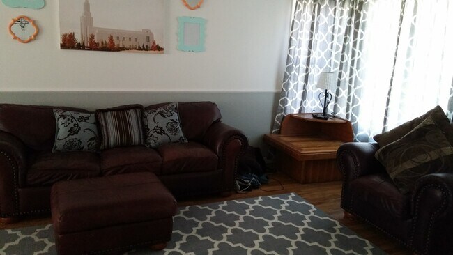 Living Room - 425 S 19th Ave