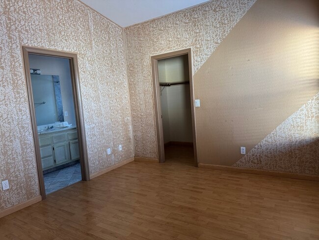 Foto del edificio - 8214 James Grayson Dr