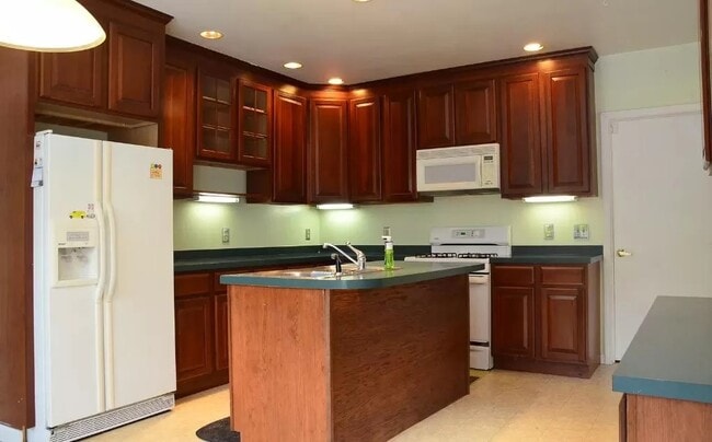 Large Kitchen with Ample Storage and Island - 3 Sanctuary Dr