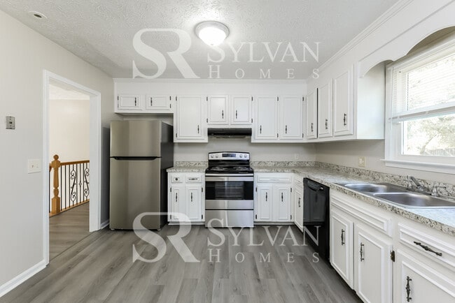 Building Photo - Your DREAM home awaits