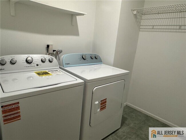 Foto del edificio - 352 Bowler Ct