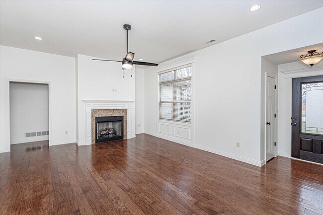 Foto del edificio - 6680 American Setter Dr