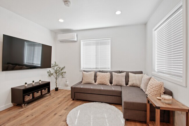 Sala de estar - 528 Sunrise St