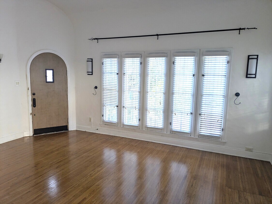 Foto principal - 6265 Commodore Sloat Dr