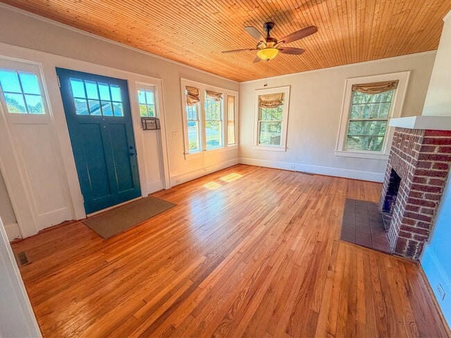 Foto del edificio - 11 Perry Rd