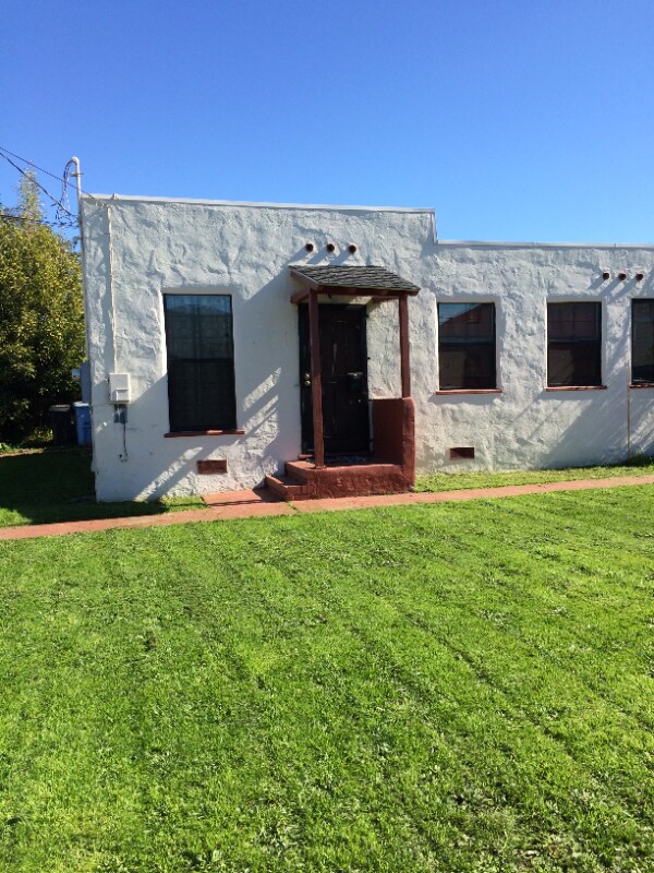 Primary Photo - 1432 Russell St