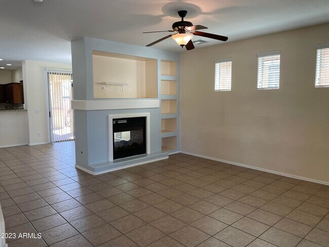 Building Photo - 15427 W Aster Dr