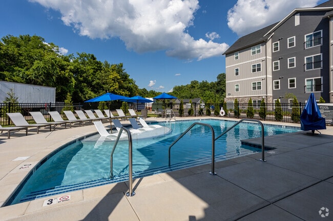 Pool - Emerald Knoxville Apartments
