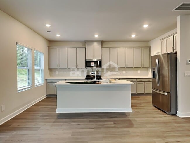Building Photo - 223 Maxwell Dr