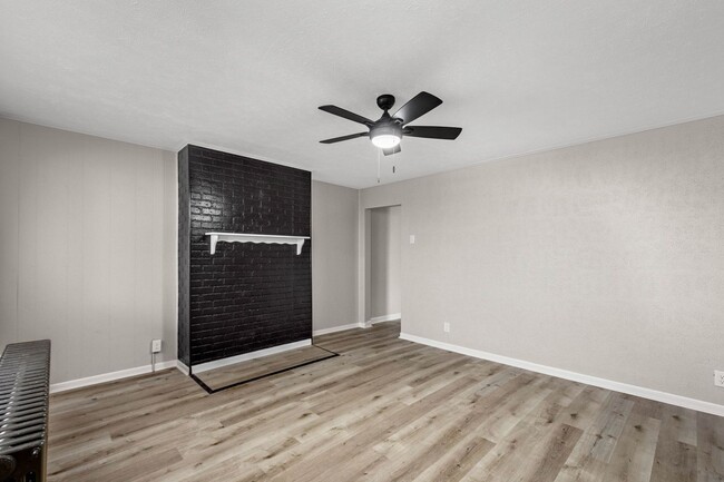 Building Photo - WOW! 3 BEDROOM BOMBSHELL IN BON AIR WITH B...