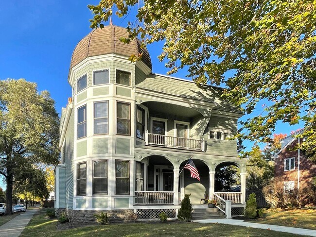 Foto del edificio - 398 W 5th Ave