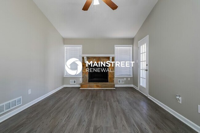 Building Photo - 3 Bedroom Pet-Friendly Home in Snellville, GA with Main Street Renewal