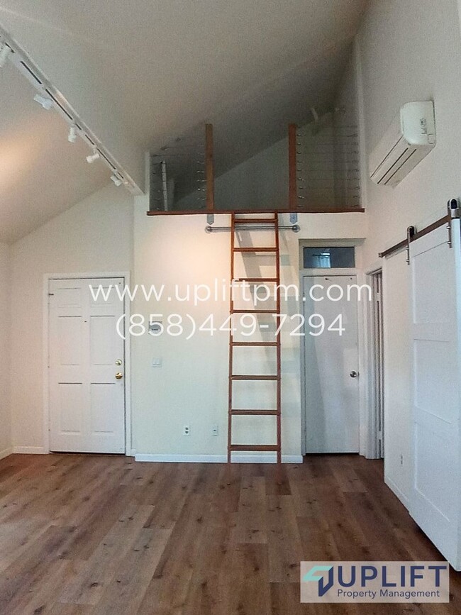 Foto del edificio - Spacious 1 Bed, 1 Bath Condo in the Heart ...